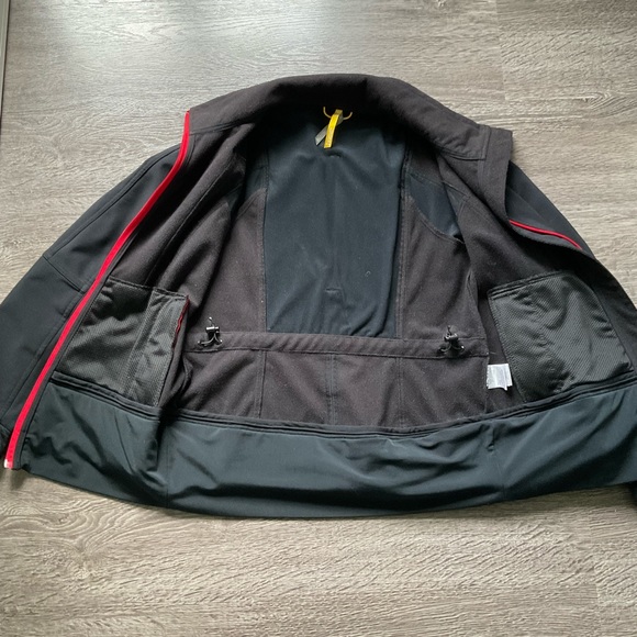 Lolë softshell jacket. - Picture 3 of 7